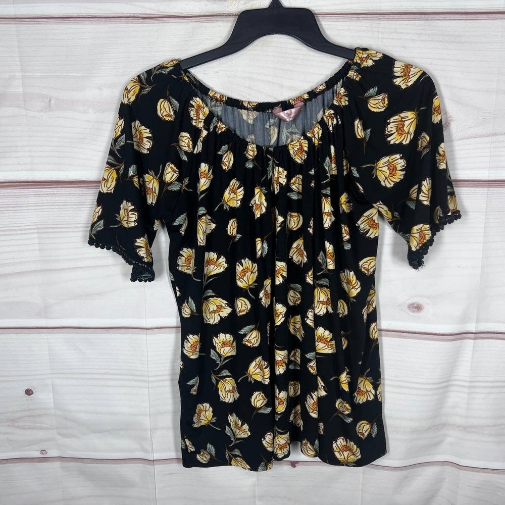 SJS Top Women 1X Black Floral Print Peasant Crochet Trim Short Sleeve Blouse